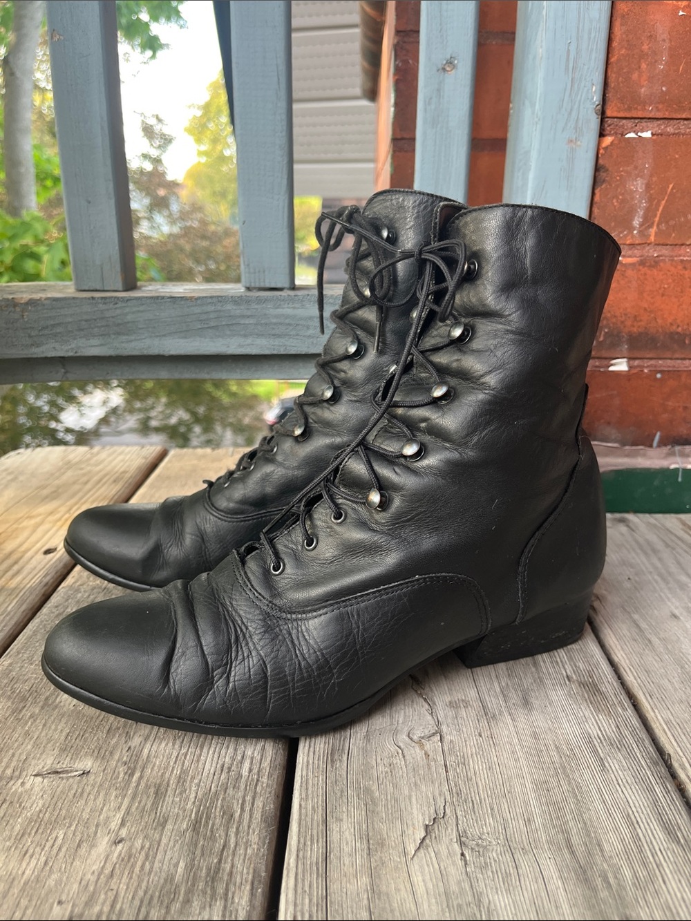 Vintage Black Leather Lace-Up Women's Boot